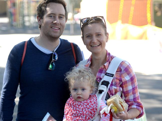 Voters Brett and Tamara Moss with daughter Georgia at Randwick Public School during council election. Pic: AAP Image/ Jeremy Piper