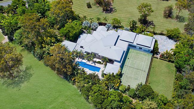 <a href="https://www.realestate.com.au/property-house-qld-mudgeeraba-127418522" title="www.realestate.com.au">The property is a sight to see from the air.</a>