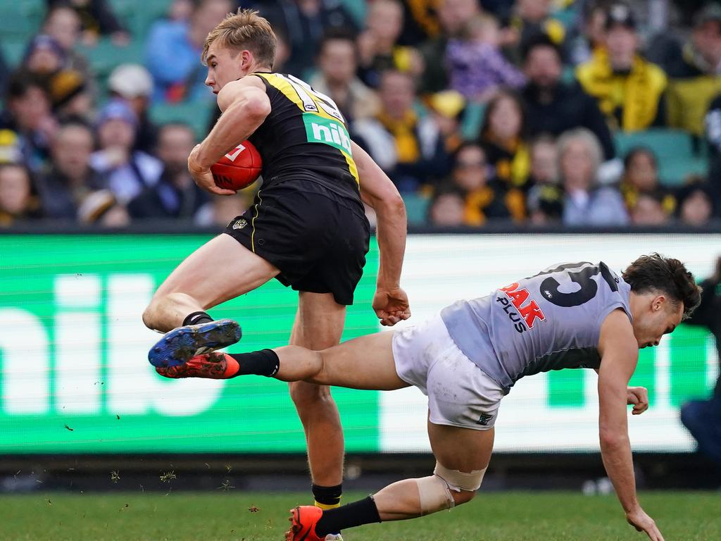 MELBOURNE, AUSTRALIA - JULY 20: Tom Lynch of the Tigers and Karl Amon of the Power collide during the round 18 AFL match between the Richmond Tigers and the Port Adelaide Power at Melbourne Cricket Ground on July 20, 2019 in Melbourne, Australia. (Photo by Scott Barbour/Getty Images)