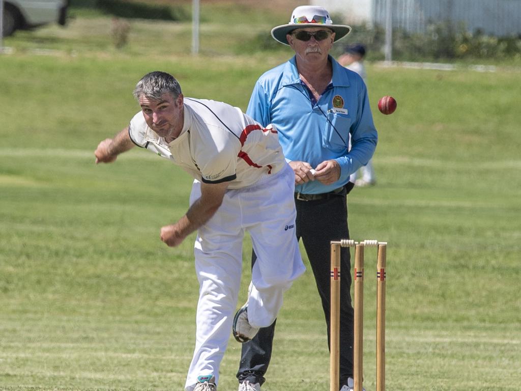 Simon Dennis bowls for Met Easts. A Grade cricket, Metropolitan Easts vs Western Districts. Saturday. 16th Jan 2021