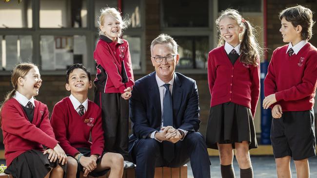 ACARA chief executive David de Carvalho and students from Holy Cross Catholic Primary School.