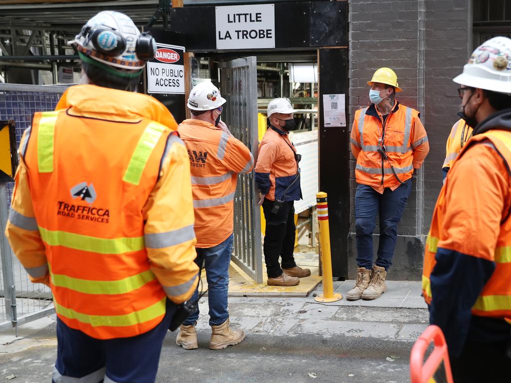 MELBOURNE, AUSTRALIA - NewsWire Photos, OCTOBER 5, 2021. Melbourne's construction industry returns to work after a two week close down due to COVID outbreaks and rules not being followed on sites. Picture: NCA NewsWire / David Crosling