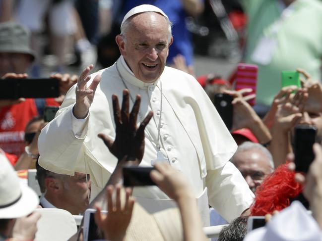 Pope Francis waves to the crowd in St. Peter's Square, at the Vatican, Sunday, June 4, 2017. Pope Francis offered prayers for the victims of the London attacks during a traditional Sunday blessing following Mass marking the Pentacost holiday. (AP Photo/Gregorio Borgia)