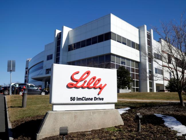 Pharmaceutical company Eli Lilly’s Alzheimer’s drug, donanemab, has provided the most convincing evidence yet that it is possible to eliminate amyloid plaques from the brain, thus benefiting Alzheimer’s patients