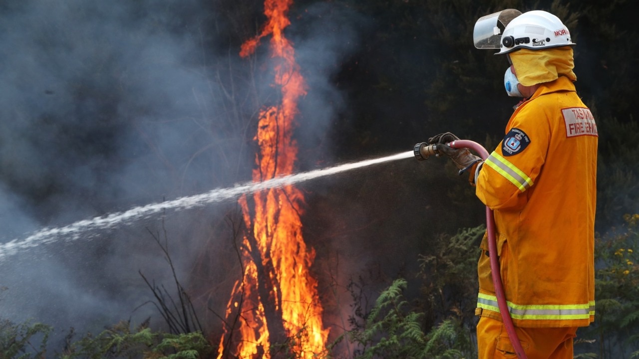 Residents advised to 'leave immediately' as fires burn out of control in WA