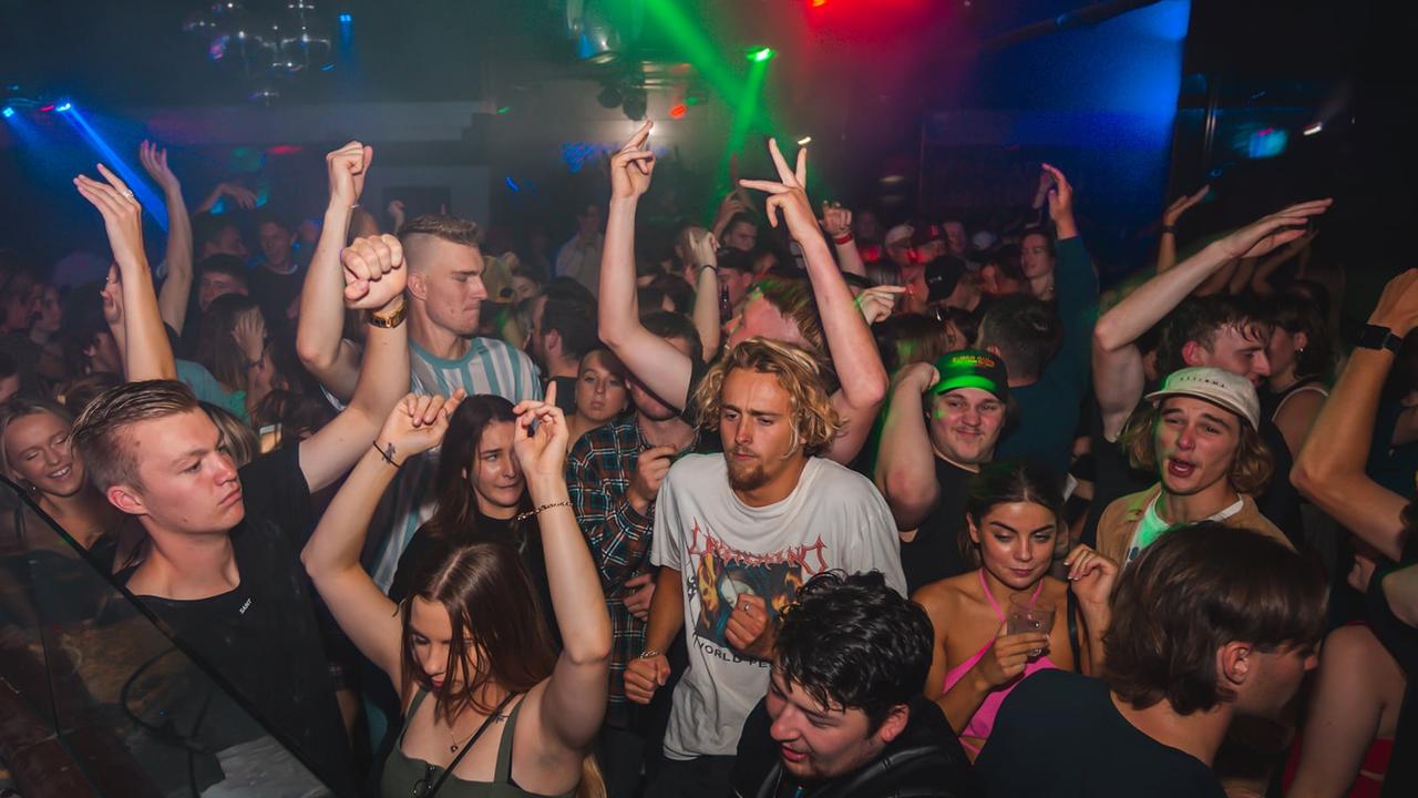 Maskless crowds flout COVID-19 rules at Melbourne nightclubs | Herald Sun