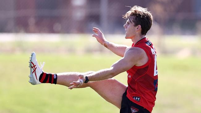 MELBOURNE . 08/02/2023.  AFL.  Essendon training at Tullamarine.  Kaine Baldwin of the Bombers kicks at goal  . Pic: Michael Klein