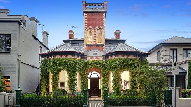 92 Page St, Albert Park is for sale.