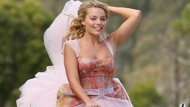 Margot Robbie on the set of Neighbours filming of the 6000th episode.