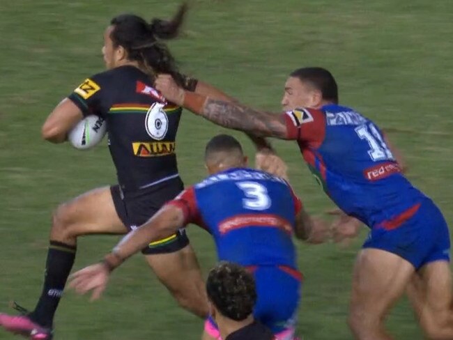 Frizell was penalised for a hair pull. Photo: Fox Sports