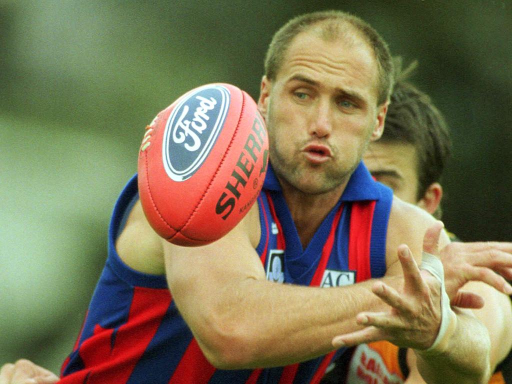 Tony Lockett in action for Port Melbourne during his footy comeback in 2002.