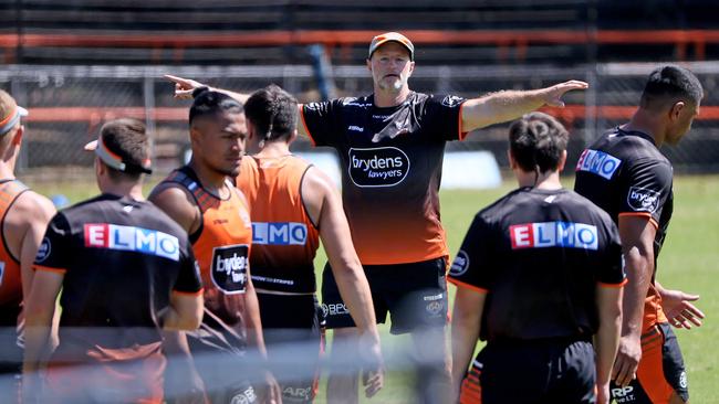 DAILY TELEGRAPH - 18 NOVEMBER, 2021. Wests Tigers hold a closed training session at Leichardt Oval with the full squad back for their first full training run together. Coach Michael Maguire (C) gives direction to the players. Picture: Toby Zerna