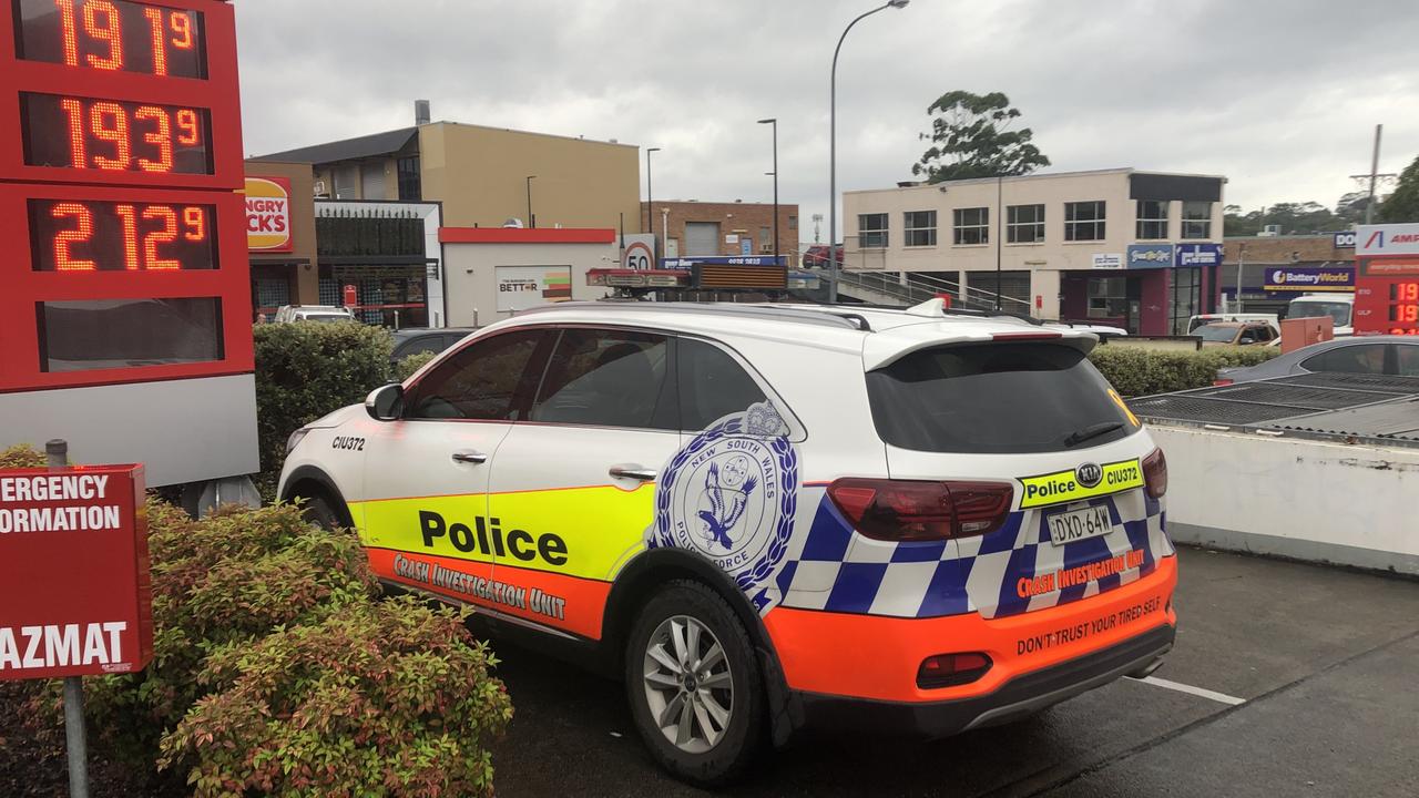 Brookvale Pittwater Rd Police Probe How Woman Was Badly Injured By 4wd Ute At Traffic Light