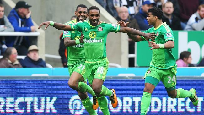 Jermaine Defoe celebrates his goal.