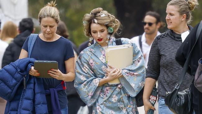 Kaitlyn Dever (centre) on set of the Belle Gibson series, which is known by the working title of Apple Cider Vinegar. Picture: Media Mode