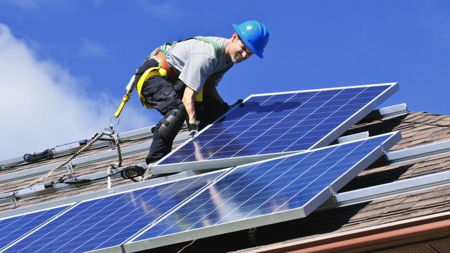 Darwin solar companies have reported a flood of last-minute business after Jacana did a quiet backflip and extended the period for companies to get applications for one-for-one feed-in tariff solar panel installation until midnight on April 14.