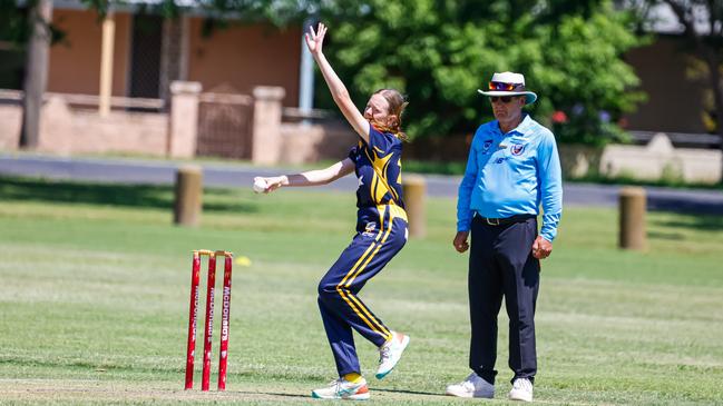 Zara Hepplewhite bowling for the Central Coast. Picture: Peter Yandle - My Action Images