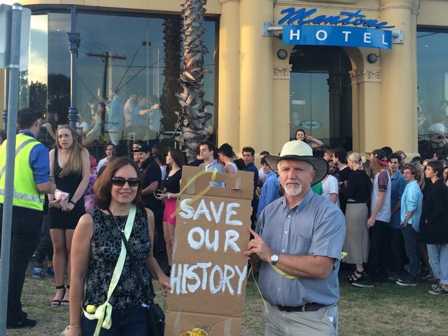 Mordialloc resident Colin Vickers at a rally to save The Edgy from undergoing development. Picture: Sharon Green.