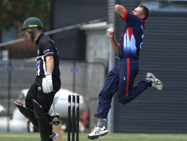 Darren Pattinson sends one down. Picture: Stuart Milligan