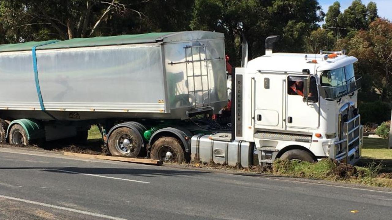 Driverless B-double Truck Crashes Into Anakie Property On Geelong ...