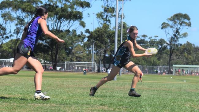 U16 Girls Sunshine Coast Pineapples vs Hunter Western Hornets at the National Youth Touch Football Championships, Kawana 2022. Picture: Eddie Franklin