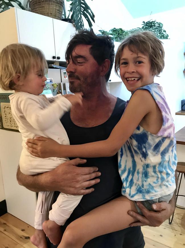 Daniel Cash with his two children after fighting fires. Picture: supplied