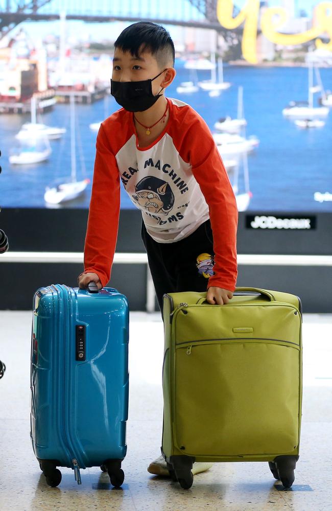 Passengers arrive at Sydney International Airport wearing masks on a flight from Wuhan. Don Arnold/Getty Images