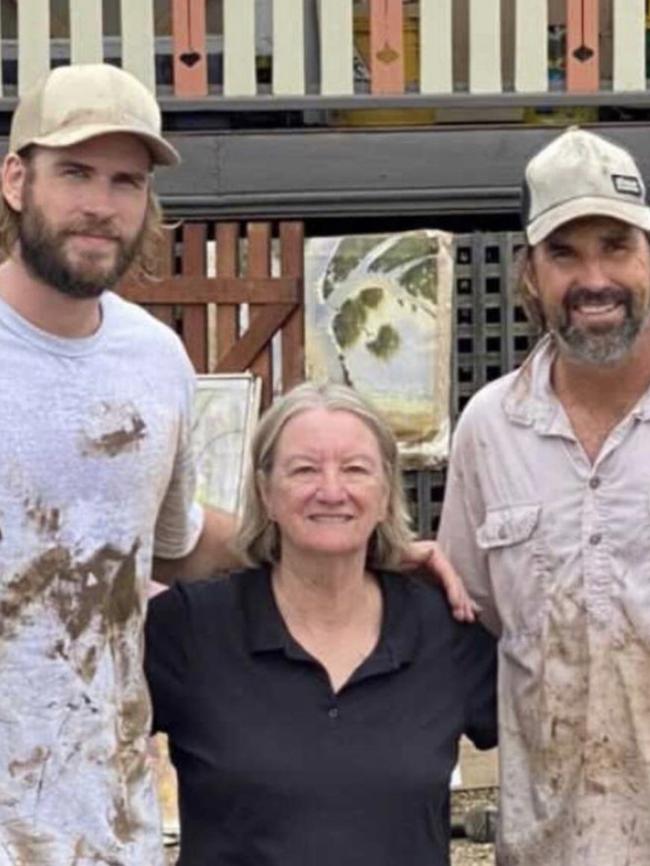 Liam Hemsworth and Pat Rafter help flood victims during Lismore floods.