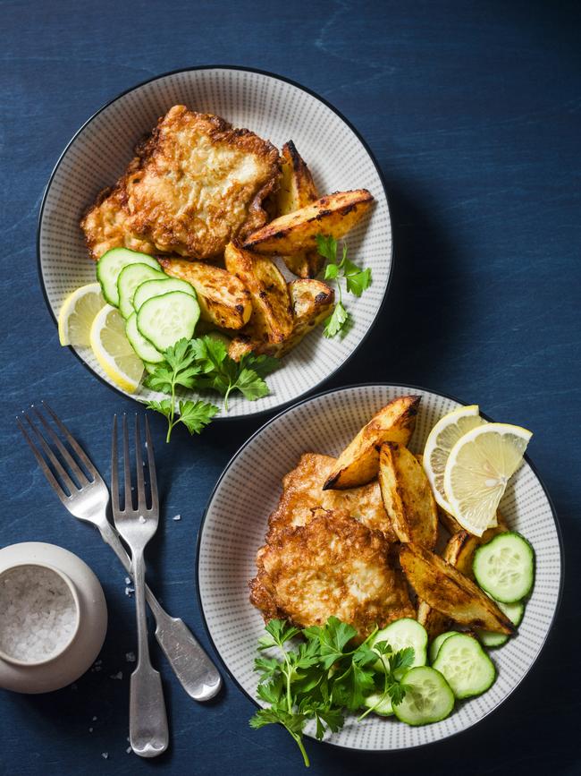 Deep-fried fish and garlic baked potatoes.