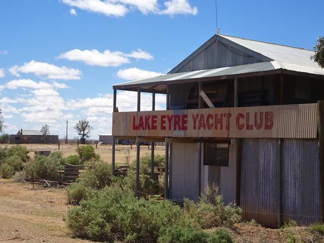 Lake Eyre Yacht club clubrooms 2