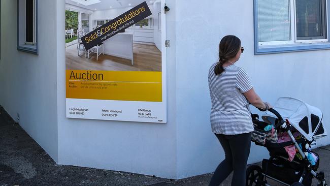 SYDNEY, AUSTRALIA - NewsWire Photos MARCH 31, 2021: A general view of a residential property with a for sale sign on the North Shore in Sydney, Australia. Picture: NCA NewsWire / Gaye Gerard