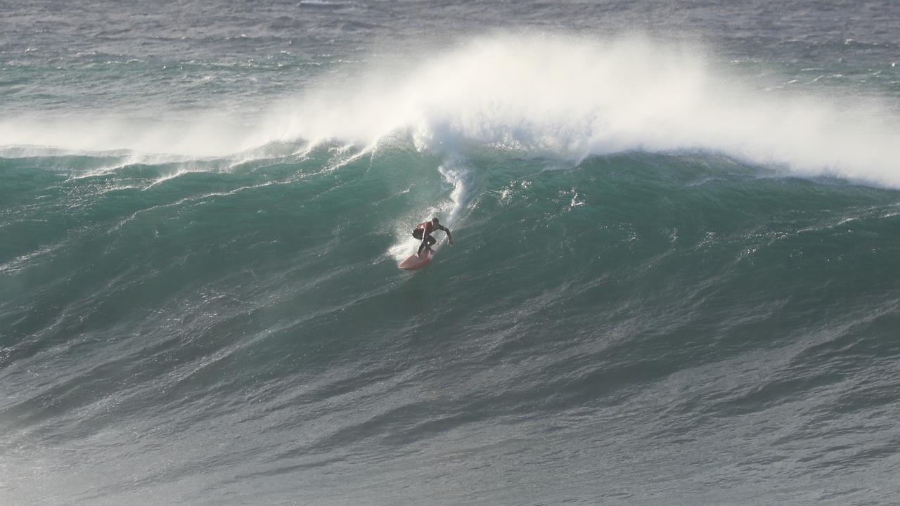 Kalani Lattanzi breaks bodysurfing record in mind-blowing Sydney