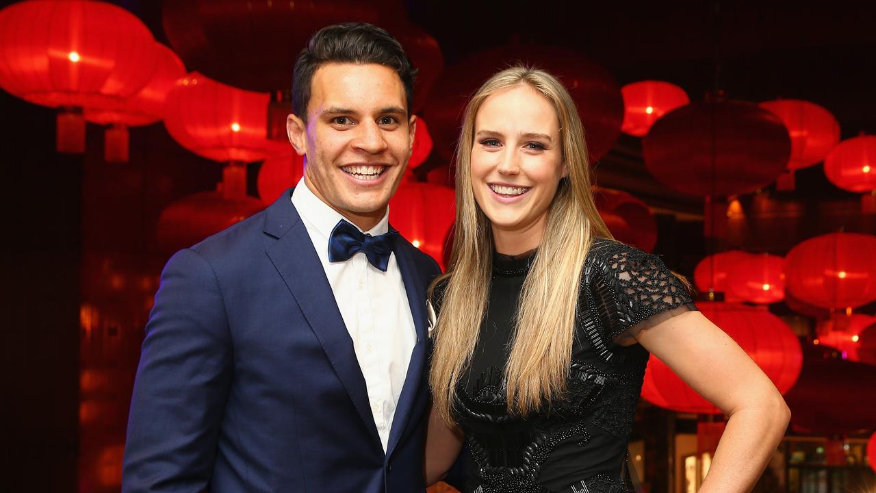 Ellyse Perry and her husband Matt Toomua arrive at the 2016 Allan Border Medal ceremony.