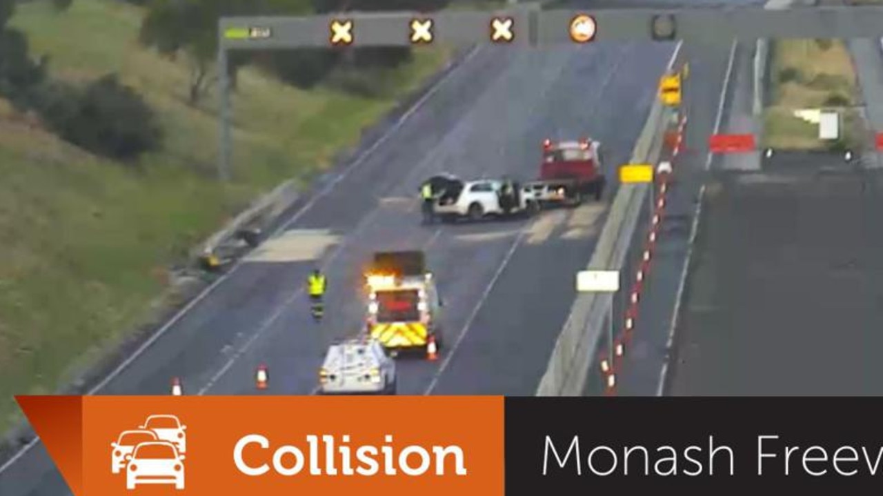 Monash Freeway At Endeavour Hills Closed In Parts After Fatal Crash In Melbourne Au 7497