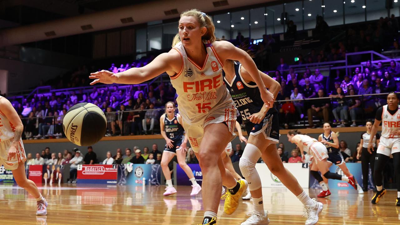 GEELONG, AUSTRALIA - OCTOBER 30: Lauren Cox of the Townsville Fire competes for the ball during the round one WNBL match between Geelong United and Townsville Fire at The Geelong Arena, on October 30, 2024, in Geelong, Australia. (Photo by Kelly Defina/Getty Images)