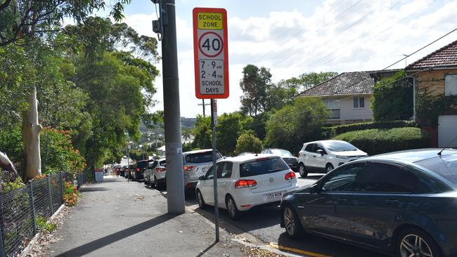 Holland Park State School drop-off zone. Picture: Brian Bennion