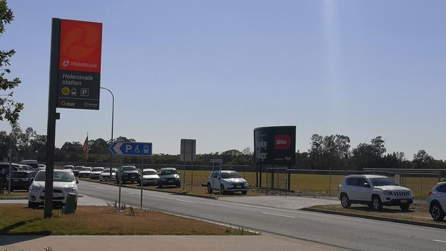 Cars parked on Country Club Drive outside Helensvale Train Station. Picture: Keith Woods.