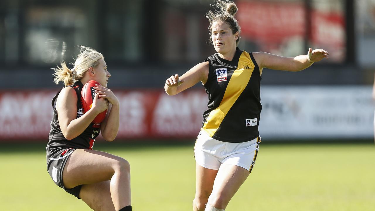 South East Women’s: Frankston’s Skye Haslem marks in front of her Seaford opponent. Picture: Valeriu Campan