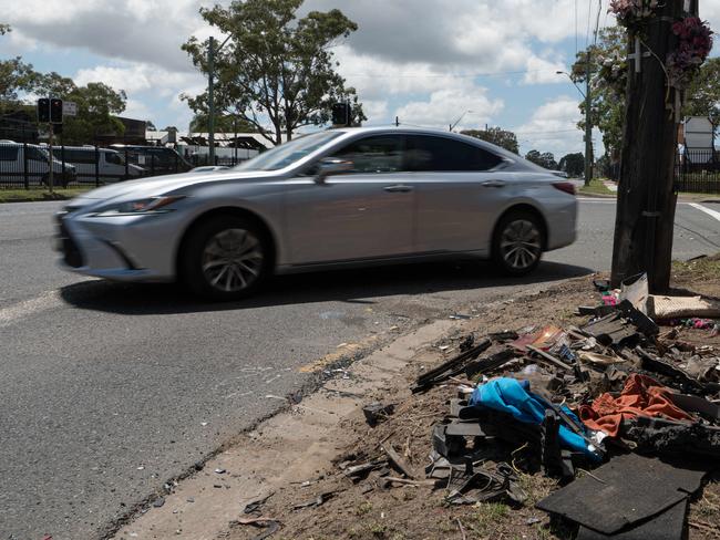 SYDNEY, AUSTRALIA - NewsWire Photos , DECEMBER 23, 2023: Car crash site in Sydney's southwest, Three children and a woman in her 40s were seriously injured when their car smashed into another. Picture: NCA NewsWire / Flavio Brancaleone