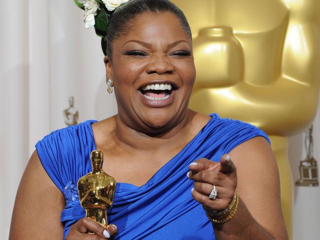 Actor Mo'nique celebrates her Oscar for a Best Performance by an Actress in a Supporting Role for film 'Prescious', based on the Novel 'Push' by Saphire, during the 82nd Academy Awards at the Kodak Theatre in Hollywood, California, 07/03/2010.