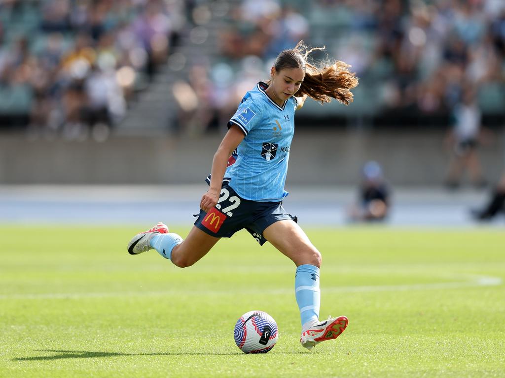 SYDNEY, AUSTRALIA - NOVEMBER 26: Indiana Dos Santos of Sydney FC controls the ball during the A-League Women round six match between Sydney FC and Melbourne City at Sydney Olympic Park Athletic Centre, on November 26, 2023, in Sydney, Australia. (Photo by Matt King/Getty Images)