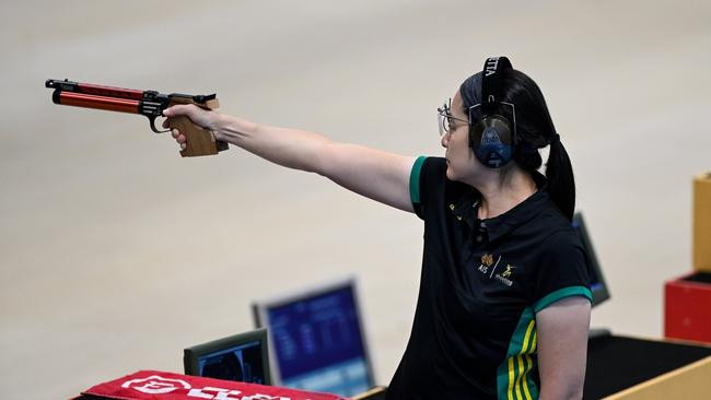 Civon Smith shooting at a tournament