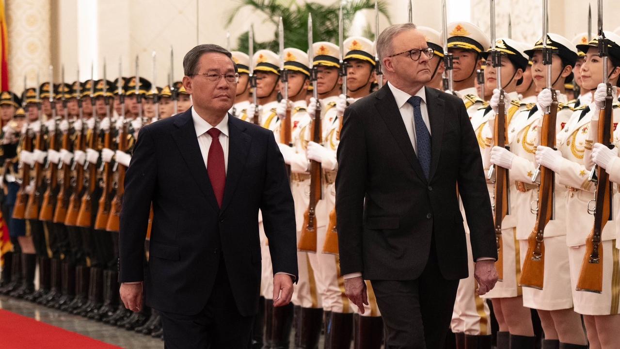 Mr Albanese (right) received a ceremonial welcome with Chinese Premier Li Qiang (left) at the Great Hall of the People in Beijing. Picture: Twitter