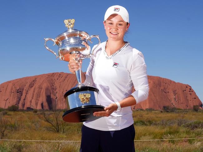 Australian tennis player,Ash Barty, visits Uluru with the Australian Open trophy. Source - https://twitter.com/TennisAustralia