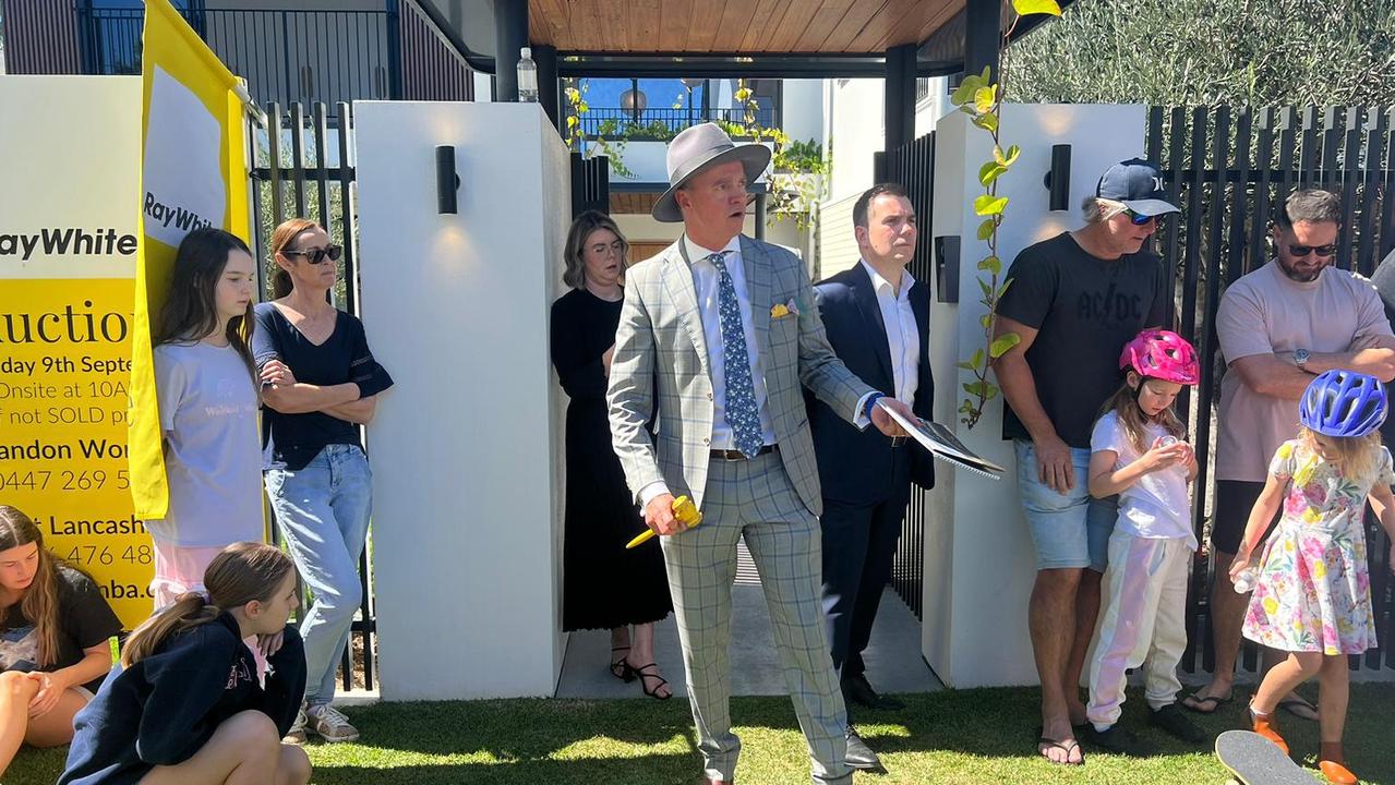 Auctioneer Haesley Cush from Ray White at a Brisbane auction. Photo: David Bonaddio