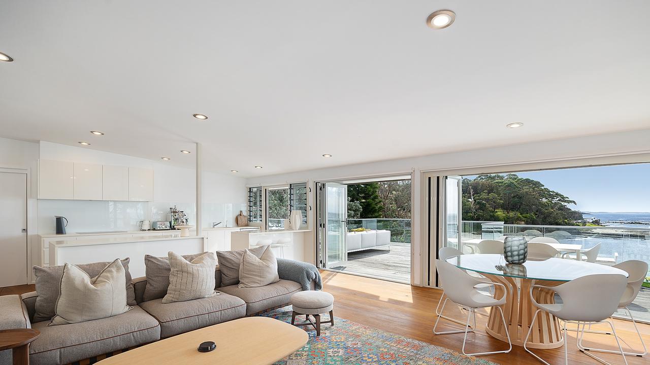 15 Shipton Cres, Mollymook, was rebuilt in 1990 and renovated since.