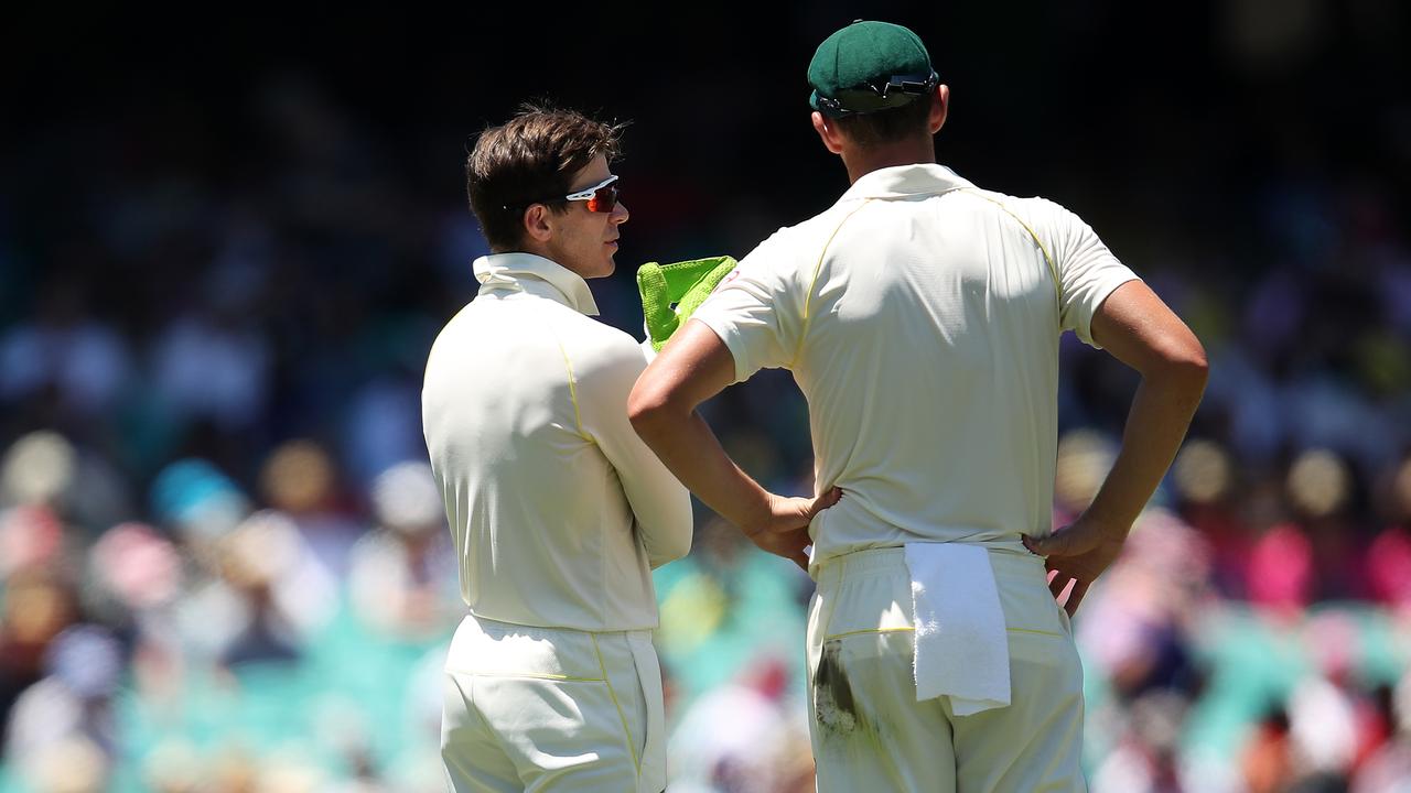 Tim Paine chats to Josh Hazlewood at the SCG. Photo: Cameron Spencer/Getty Images.
