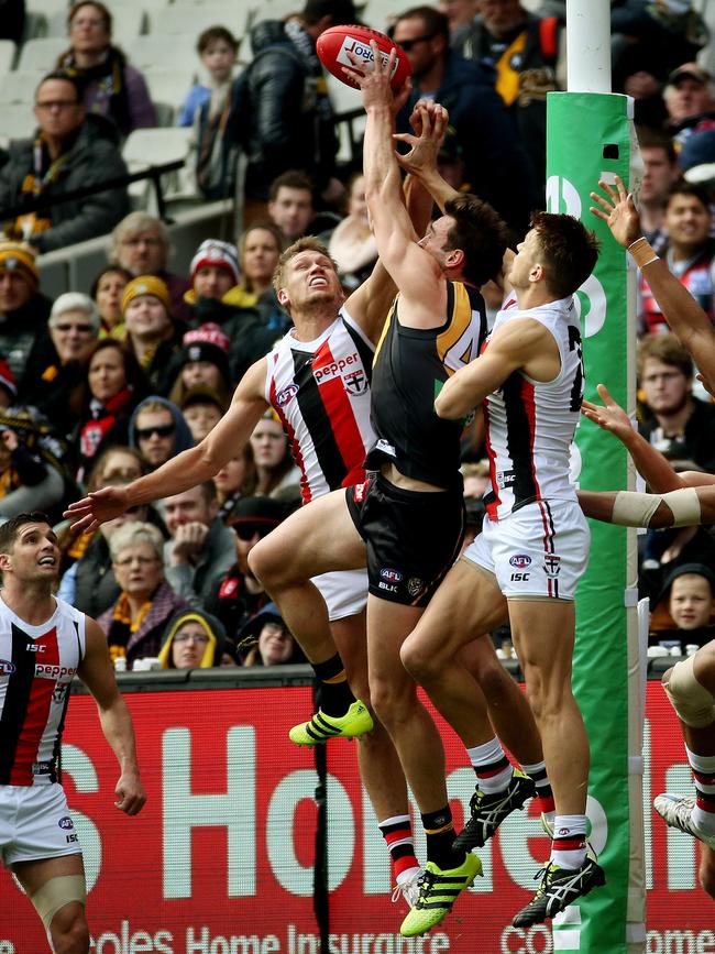 Richmond's Todd Elton takes a strong mark against St Kilda in 2016. Picture: Colleen Petch