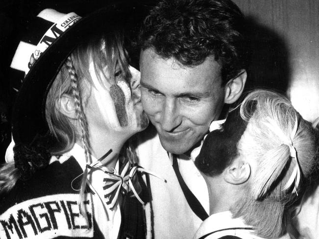 Magpie fans show their appreciation to Collingwood star Peter Daicos at the Southern Cross Hotel after the 1990 Grand Final.