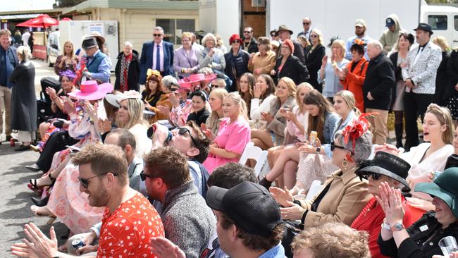 Hamilton Cup Races 2022 - Crowd cheers for the entrants of the Fashions on the Field competition.